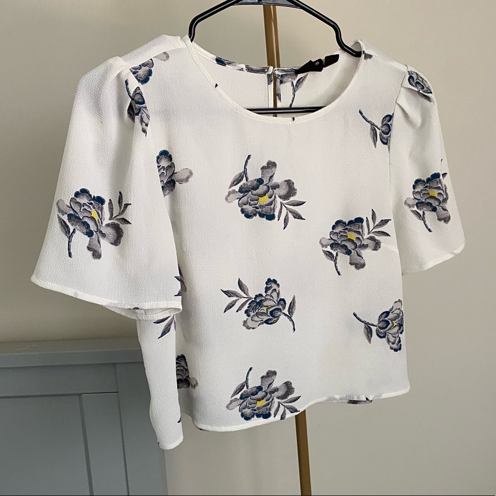 Free Press Size XS White Floral Cropped Blouse